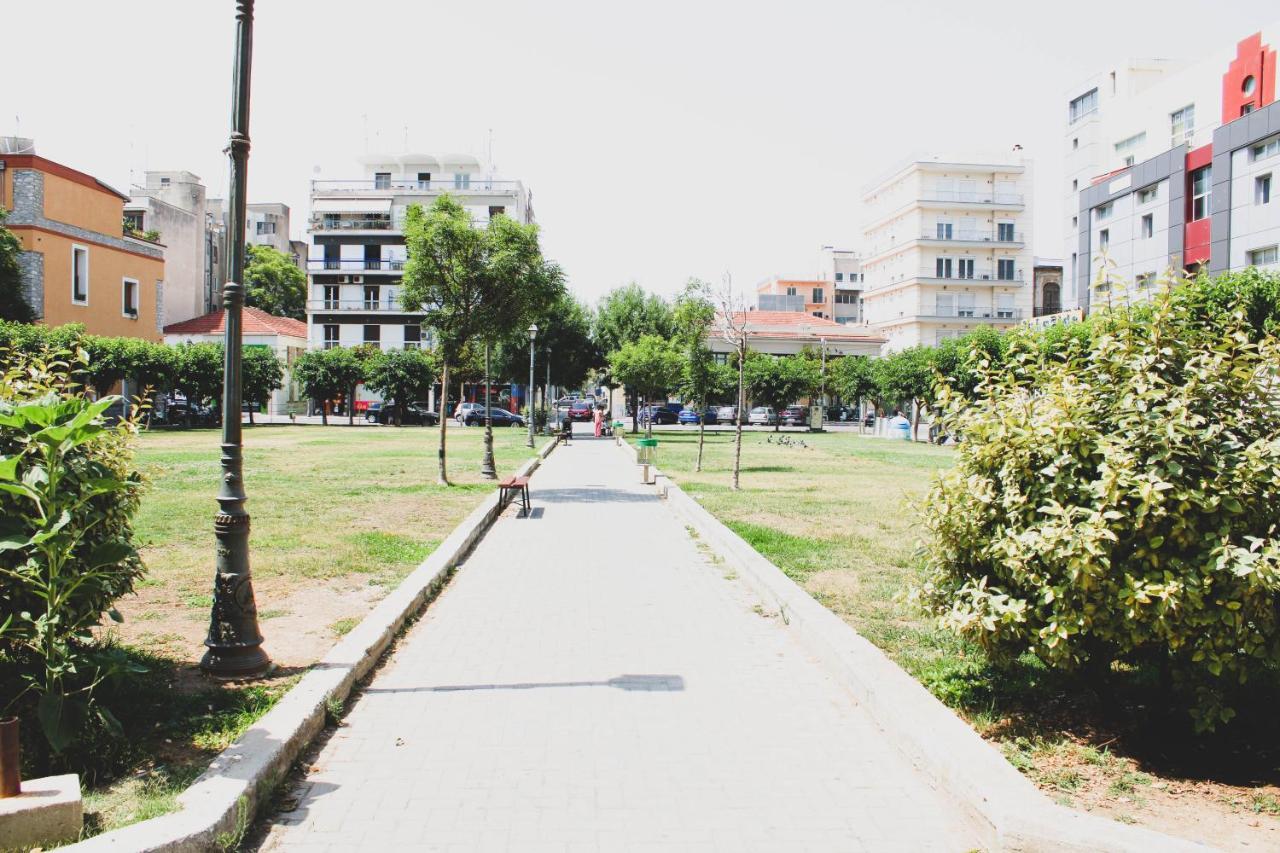 Sunlight - Volos City Center Spacious Modern Apartments Esterno foto